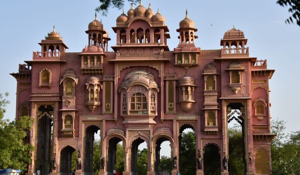 Patrika Gate – A Photo-Worthy Date